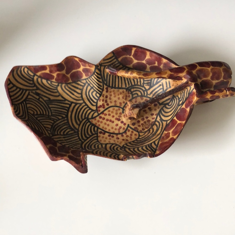 🦒 Wooden giraffe shallow dish